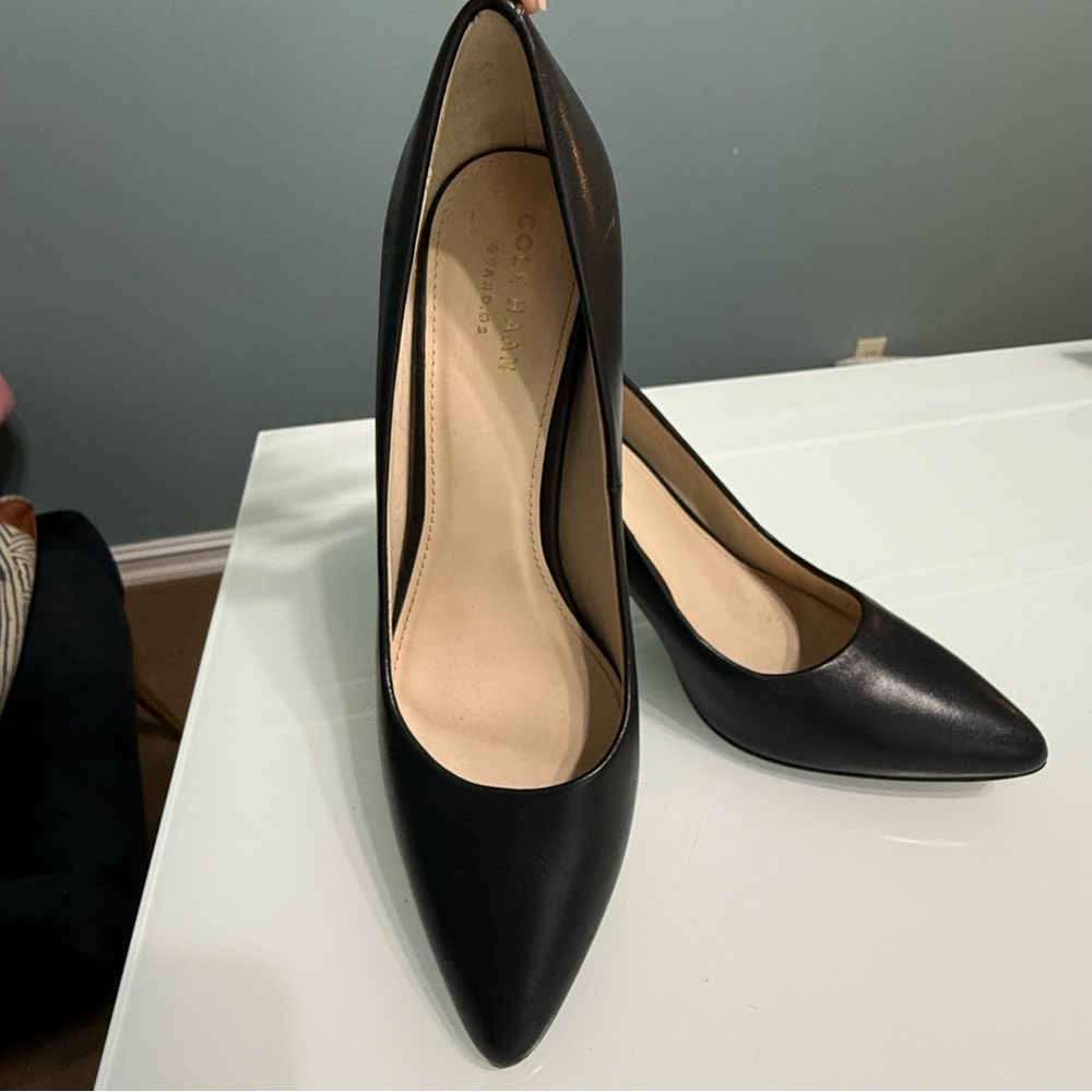 Cole Haan Black Leather Pumps – Size 6B - Picture 7 of 7
